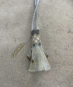 1 Tassel (gold/silver)